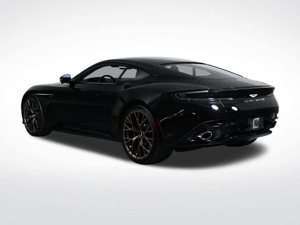 Used 2024 Aston Martin DB12 Coupe image 3
