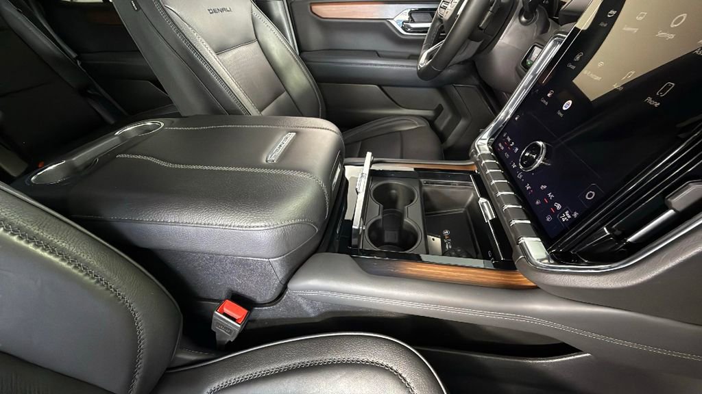 Used 2025 GMC Yukon Denali image 36