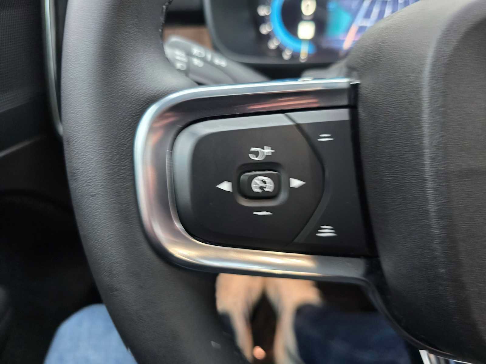 Certified 2023 Volvo XC40 Recharge Plus w/ Protection Package Premier image 41