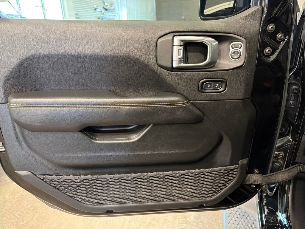Used 2022 Jeep Wrangler Unlimited Sahara AWD/4WD image 16
