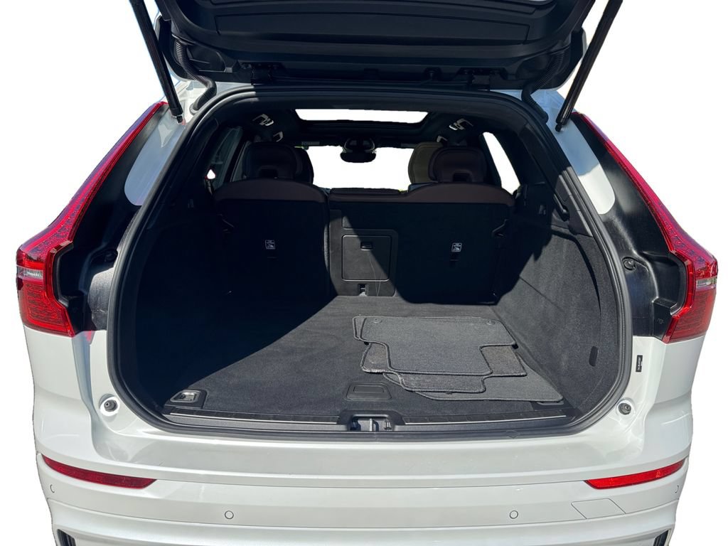 Certified 2024 Volvo XC60 B5 Plus w/ Climate Package AWD/4WD image 6