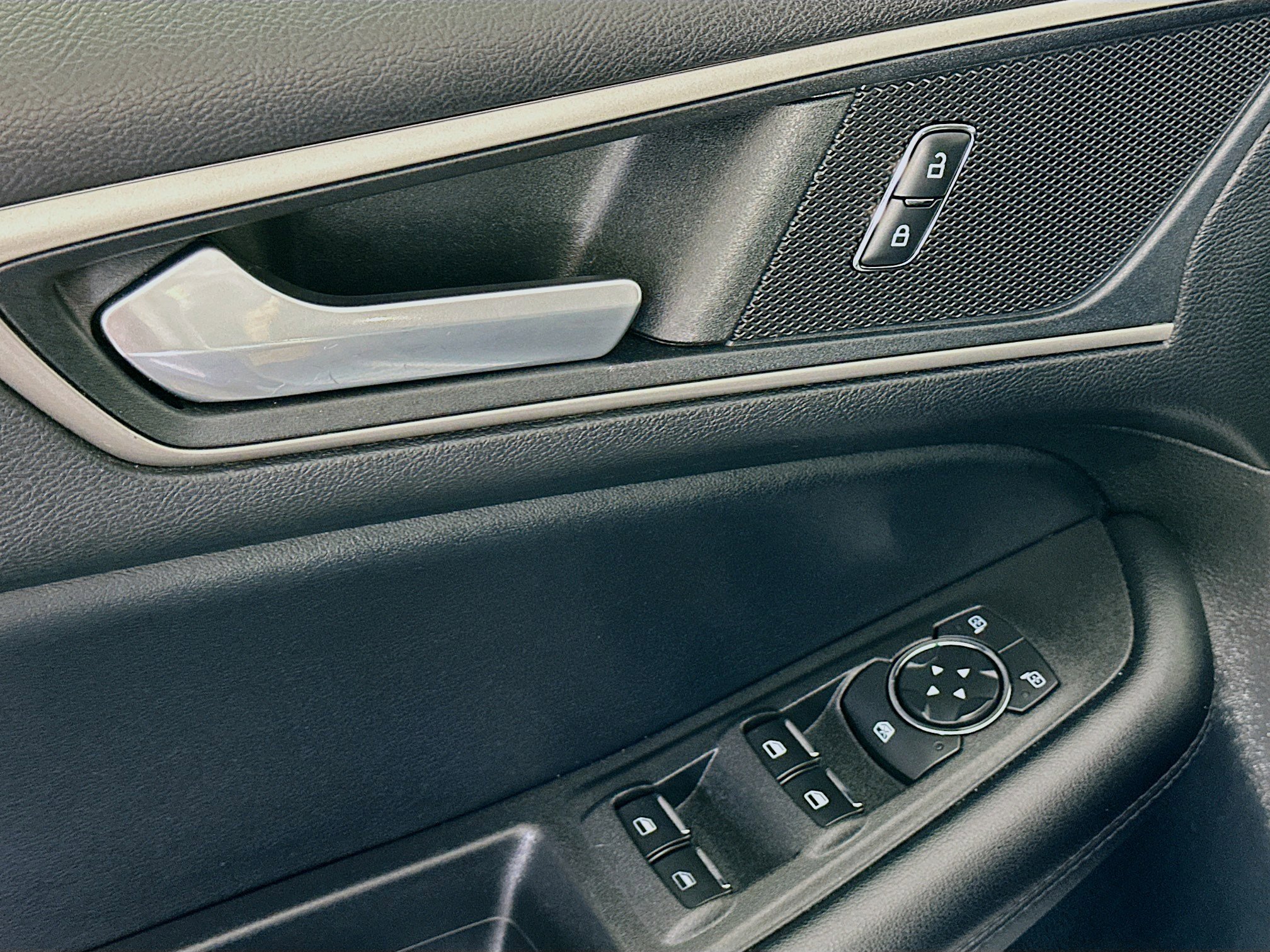 Used 2022 Ford Edge SEL image 15