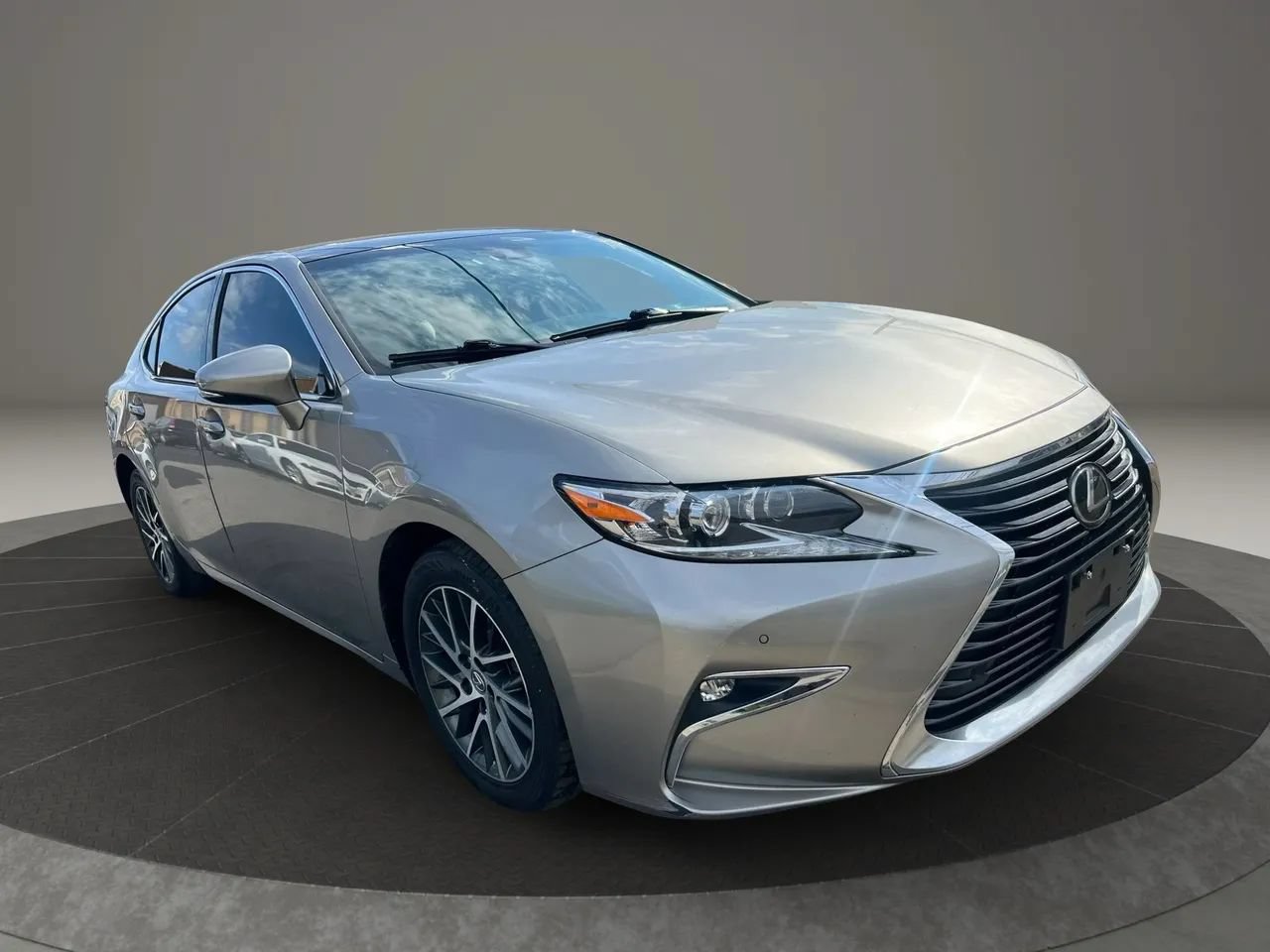 Used 2018 Lexus ES 350 w/ Luxury Package w/Wood Trim FWD image 3