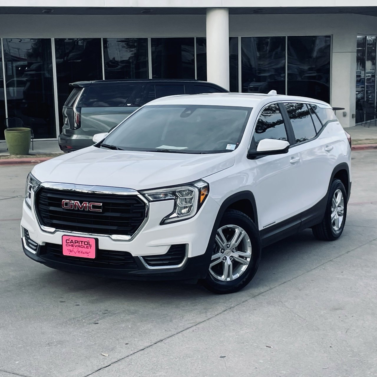 Used 2024 GMC Terrain SLE image 9