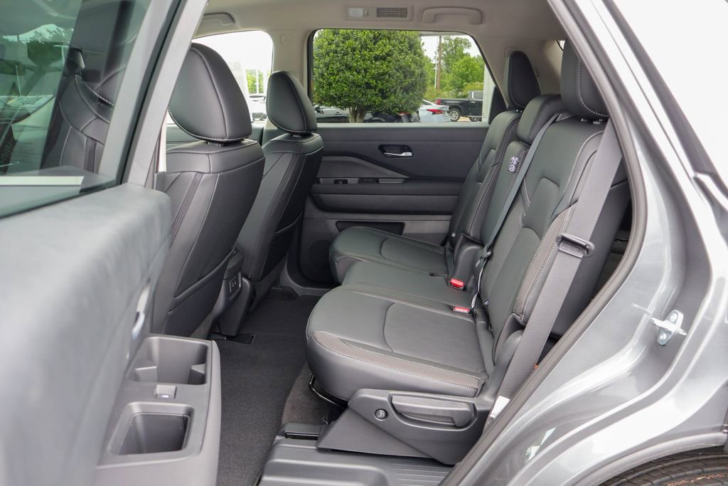 New 2026 Nissan Pathfinder SL FWD image 8