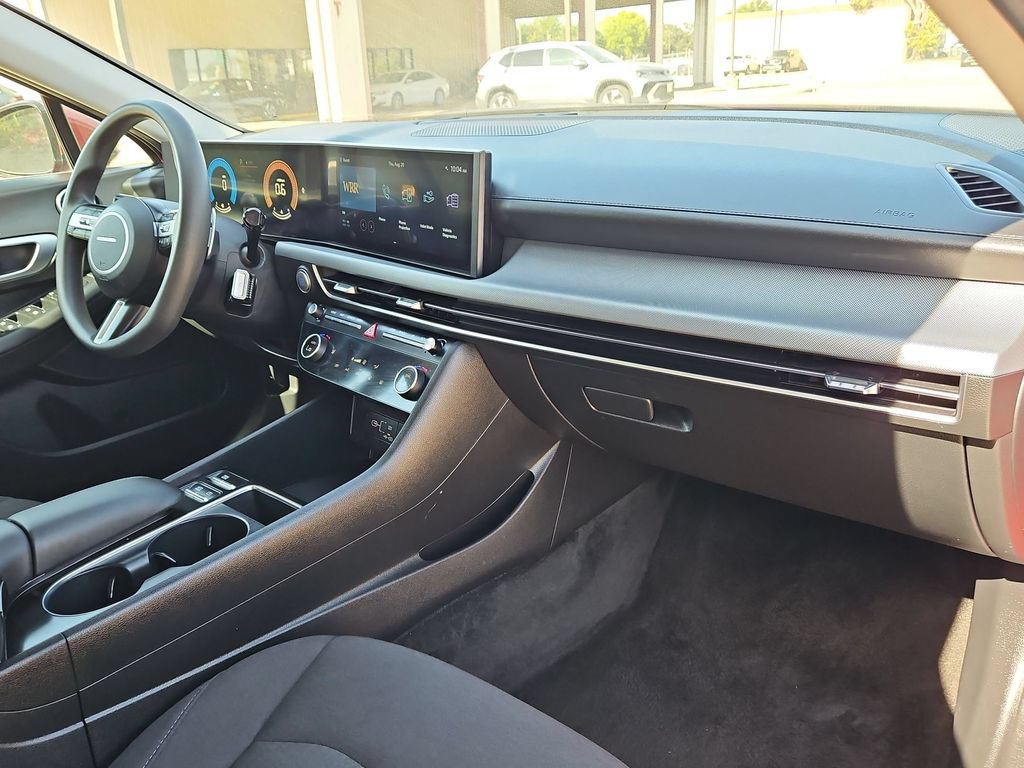 Used 2025 Hyundai Sonata SEL FWD image 32