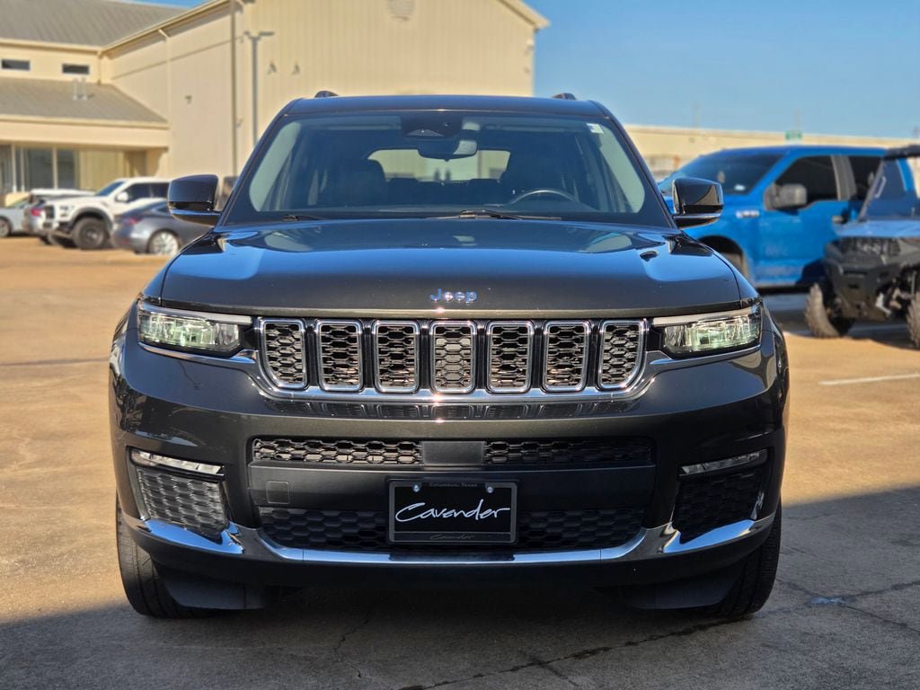 Used 2022 Jeep Grand Cherokee L Limited AWD/4WD image 2