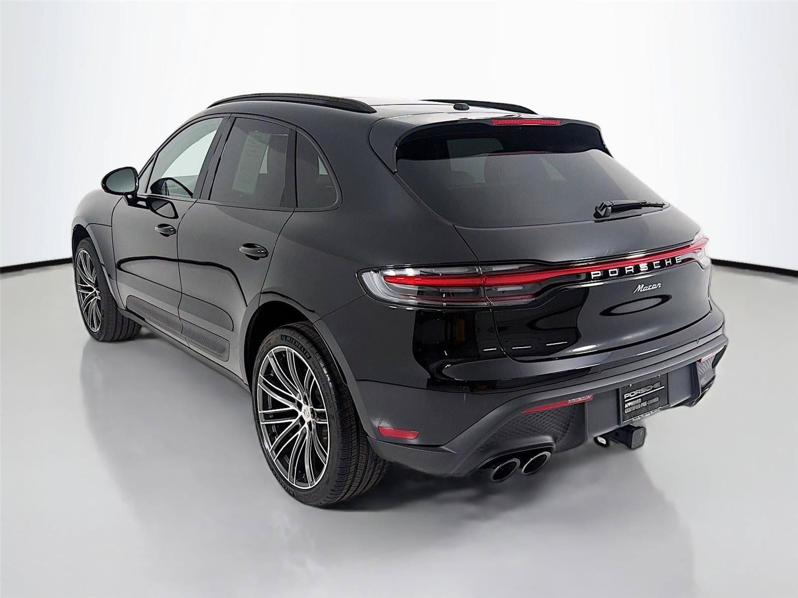 Certified 2026 Porsche Macan AWD/4WD image 3