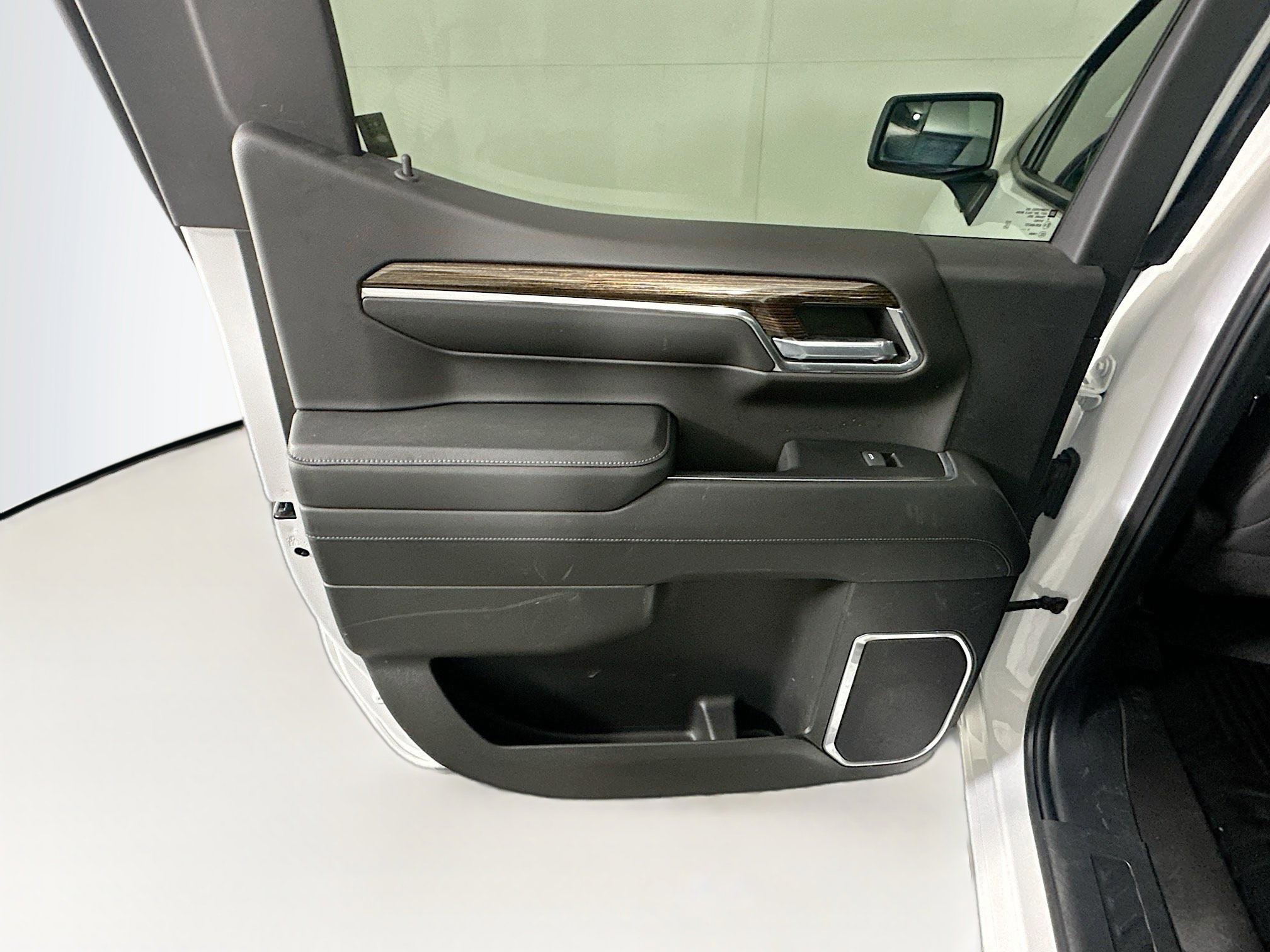 Used 2024 GMC Sierra 1500 Elevation image 26