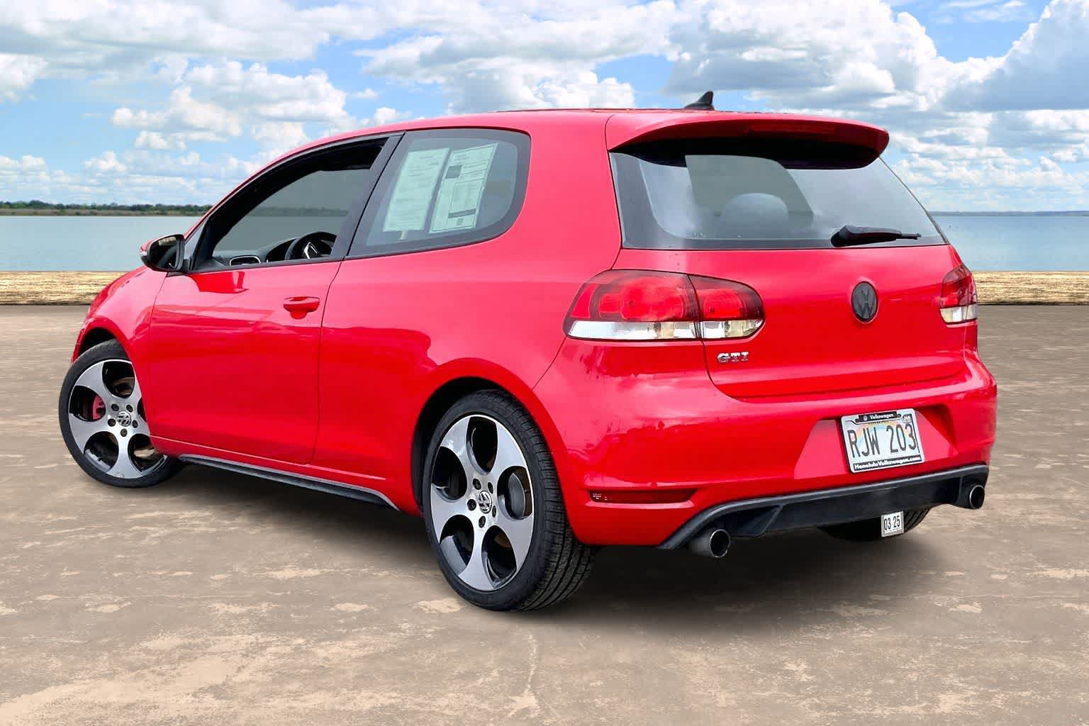 Used 2011 Volkswagen GTI 2-Door FWD image 4