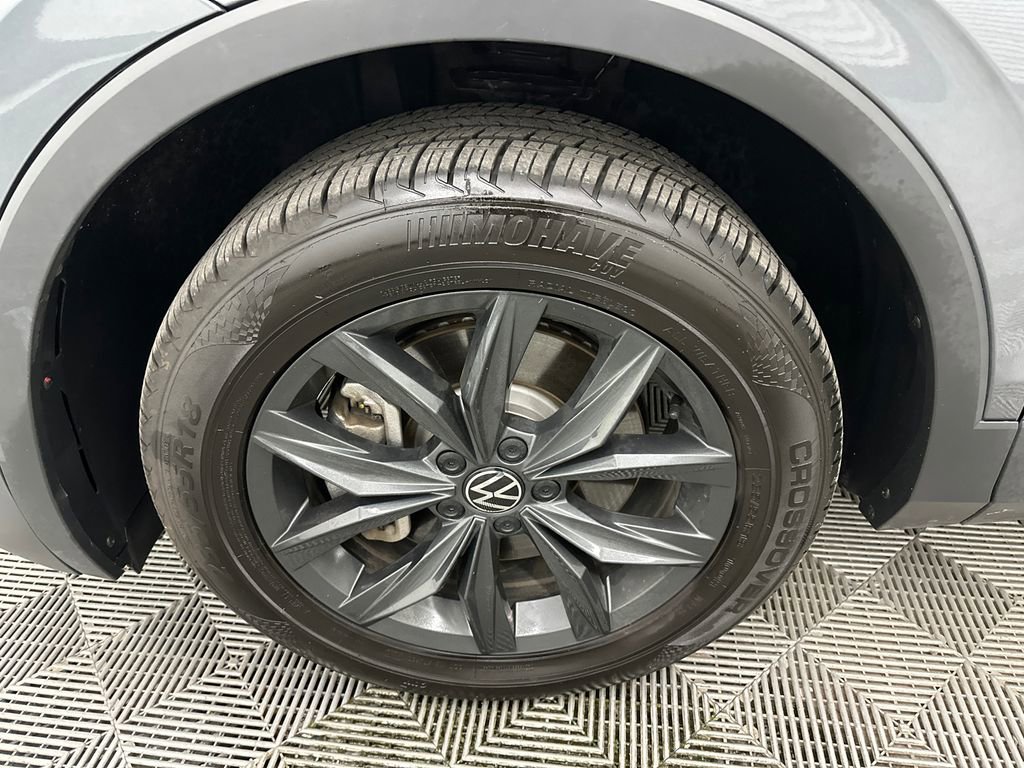 Used 2024 Volkswagen Tiguan SE image 12