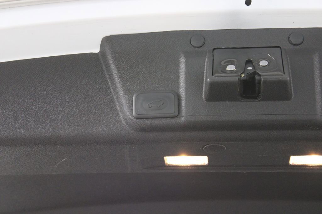 Used 2017 Buick Enclave Premium w/ Experience Buick Package image 18