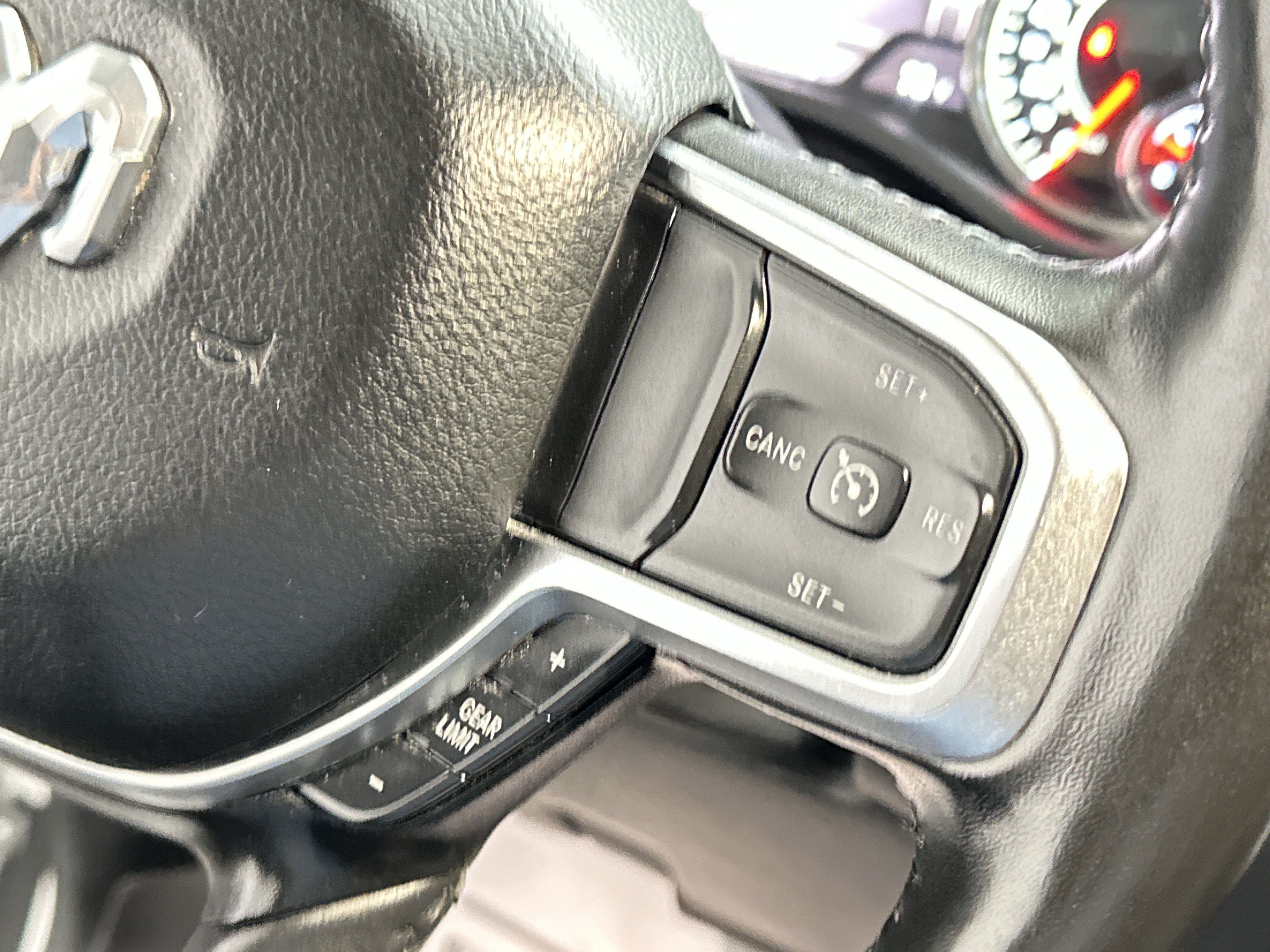 Used 2020 RAM 1500 Laramie AWD/4WD image 29