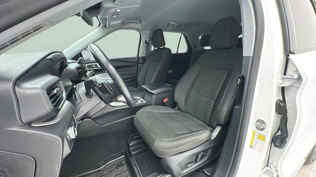 Used 2021 Ford Explorer XLT AWD/4WD image 13