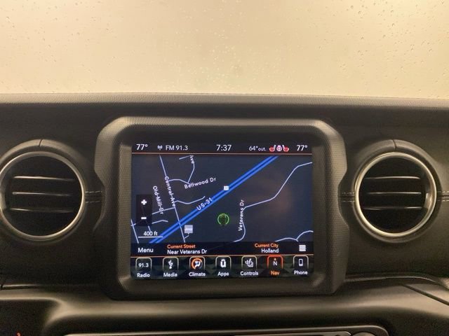Used 2018 Jeep Wrangler Unlimited Sahara AWD/4WD image 14
