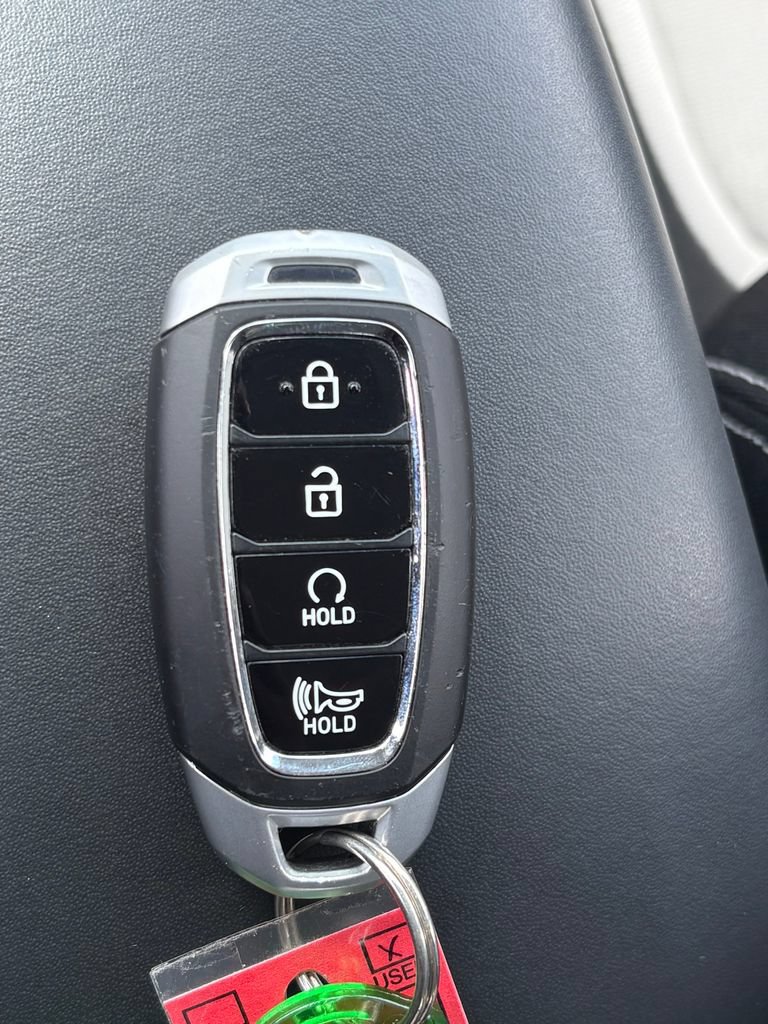 Used 2025 Hyundai Venue SEL FWD image 26