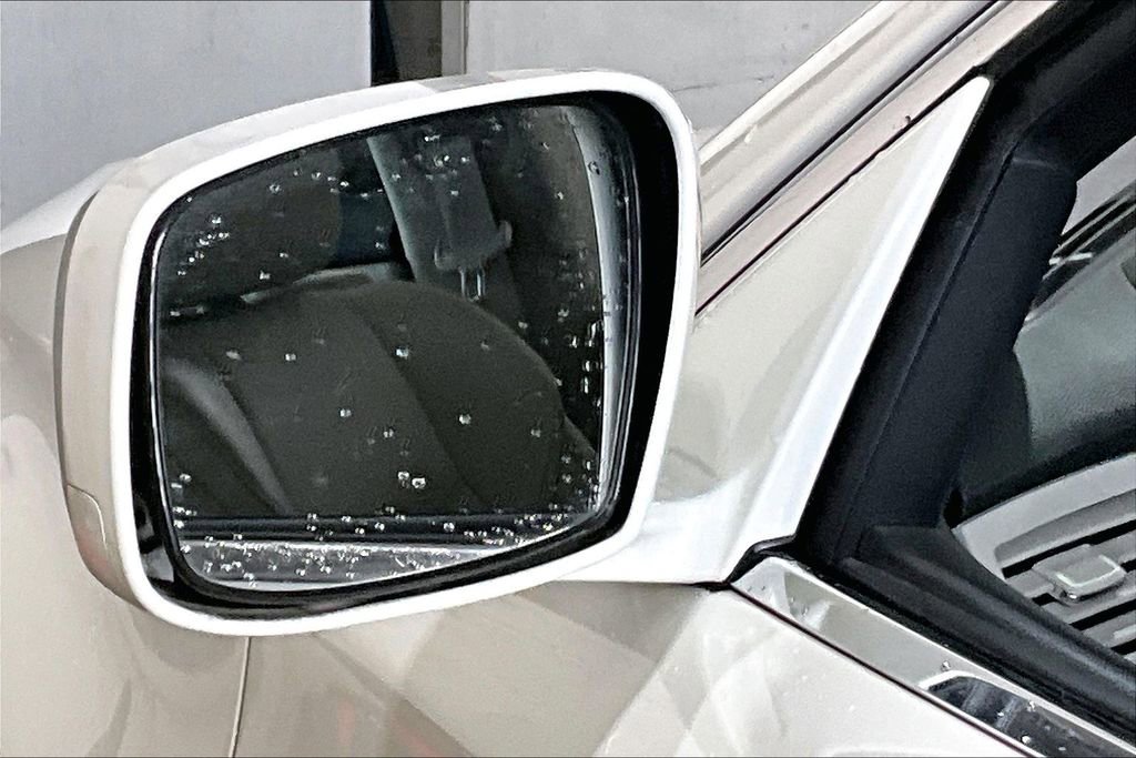 Used 2011 INFINITI M37 x w/ Deluxe Touring Pkg image 13