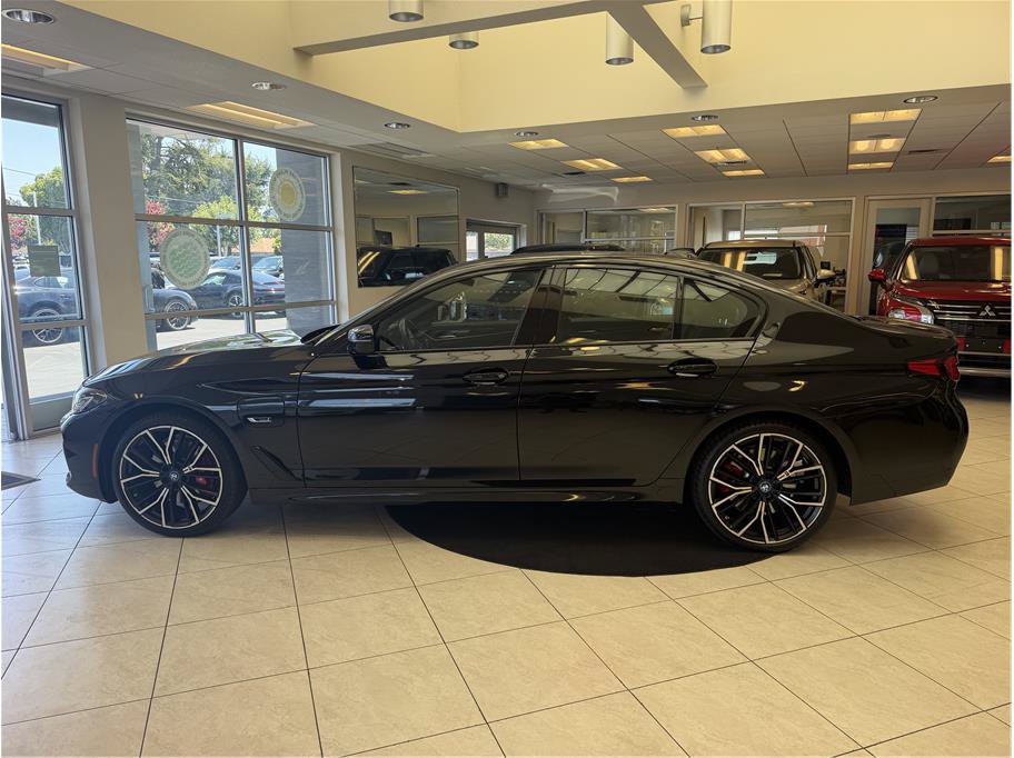Used 2023 BMW 530e w/ M Sport Package RWD image 9