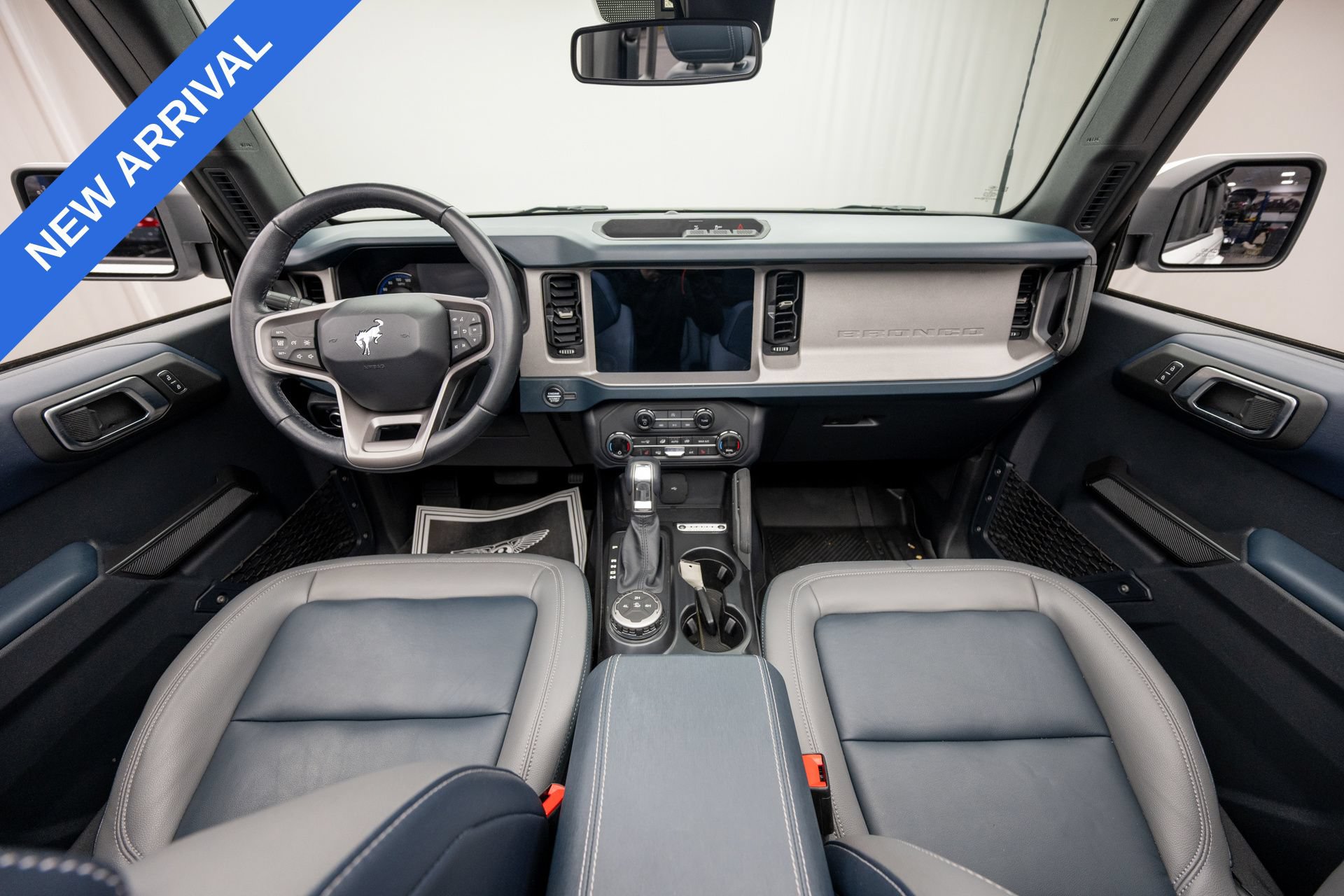 Used 2024 Ford Bronco Outer Banks AWD/4WD image 9
