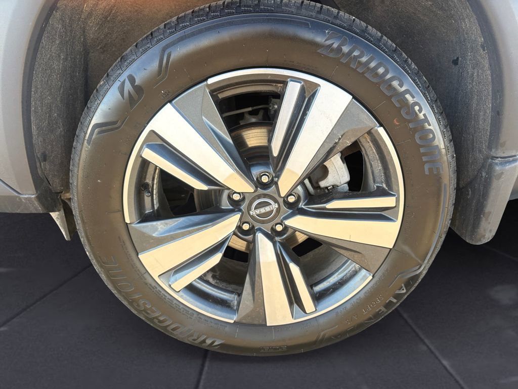 Used 2024 Nissan Rogue SL w/ SL Premium Package image 13