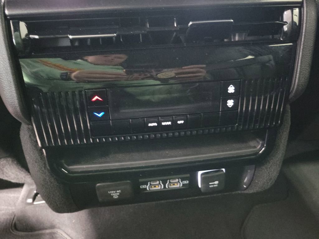 Used 2023 Jeep Wagoneer 4WD image 35