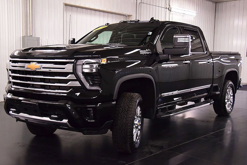 Used 2024 Chevrolet Silverado 2500 High Country w/ Z71 Off-Road Package AWD/4WD image 3