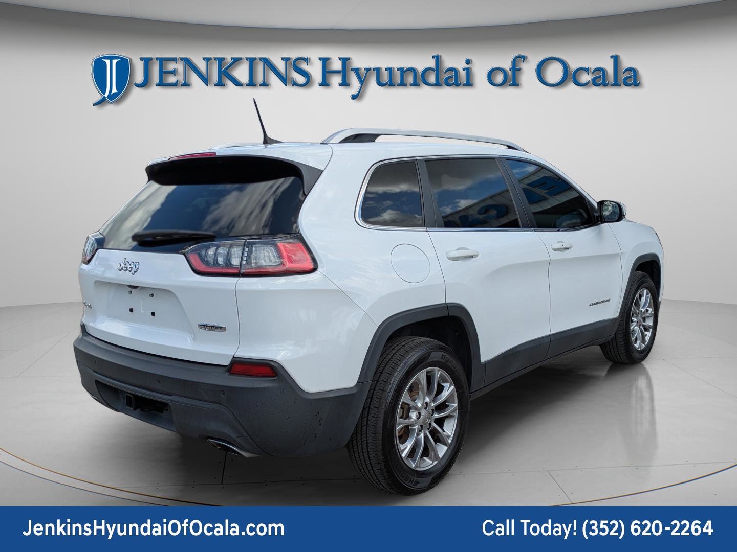 Used 2019 Jeep Cherokee Latitude Plus w/ Comfort/Convenience Group image 4