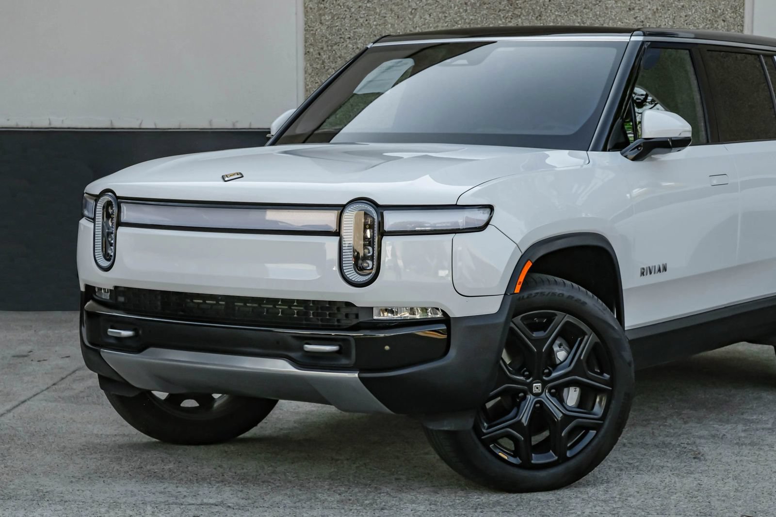 Used 2024 Rivian R1S Adventure AWD/4WD image 5