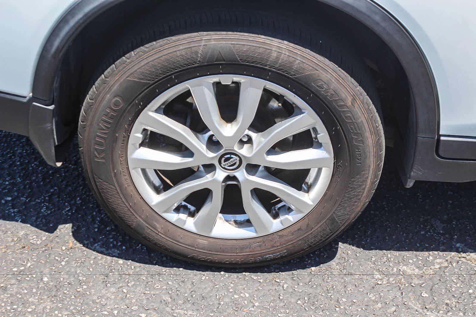 Used 2019 Nissan Rogue S w/ Special Edition Package FWD image 12