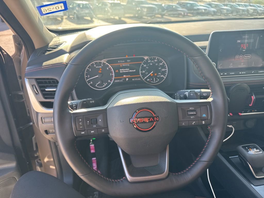 Used 2025 Nissan Rogue SV image 9