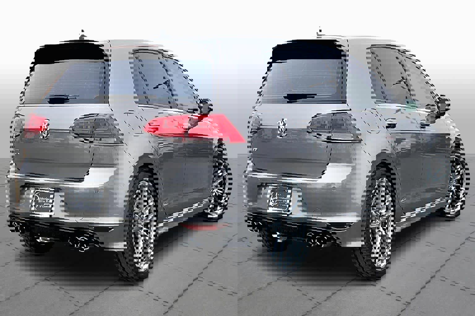 Used 2017 Volkswagen Golf R 4-Door image 12