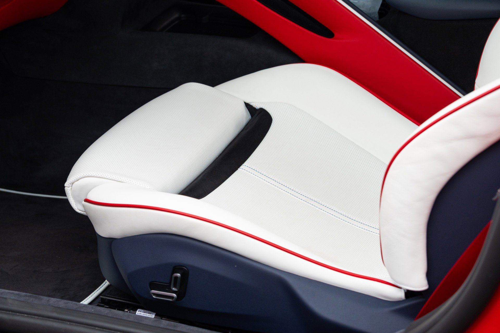 Used 2023 Ferrari Roma RWD image 37