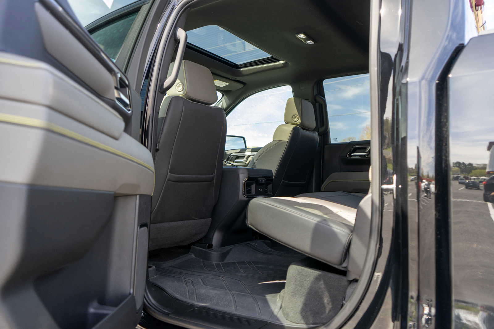 Used 2023 Chevrolet Silverado 1500 ZR2 w/ Technology Package AWD/4WD image 28