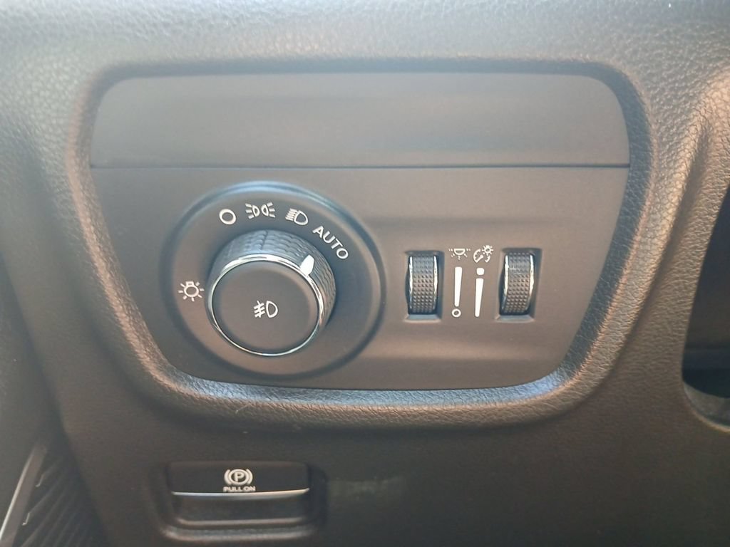 Used 2022 Jeep Grand Cherokee L Overland w/ Advanced Protech Group III AWD/4WD image 24