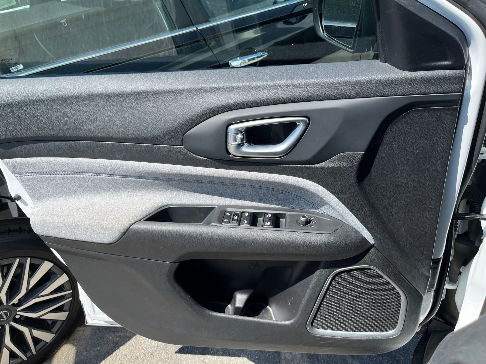 Used 2025 Jeep Compass Latitude image 18