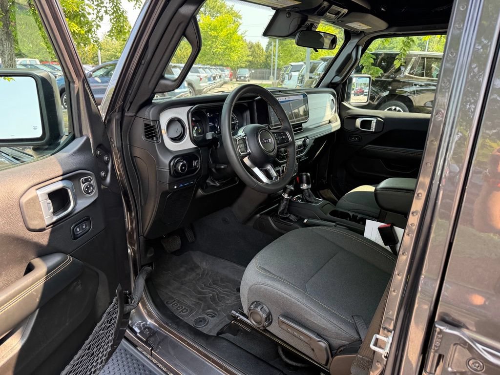 Used 2024 Jeep Wrangler Unlimited Sahara AWD/4WD image 12