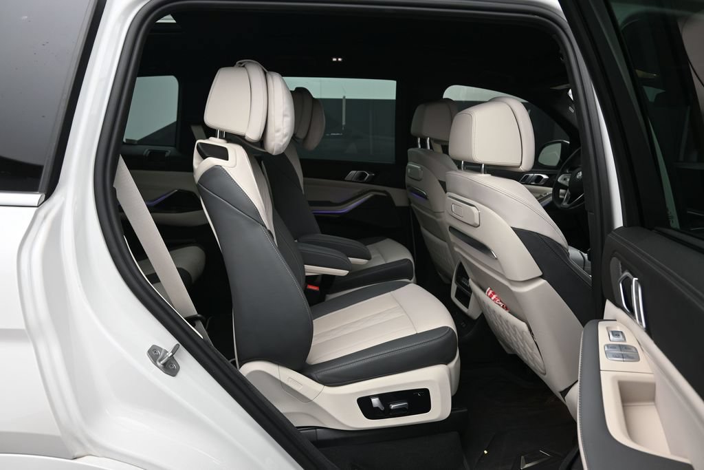 Used 2023 BMW X7 xDrive40i AWD/4WD image 12