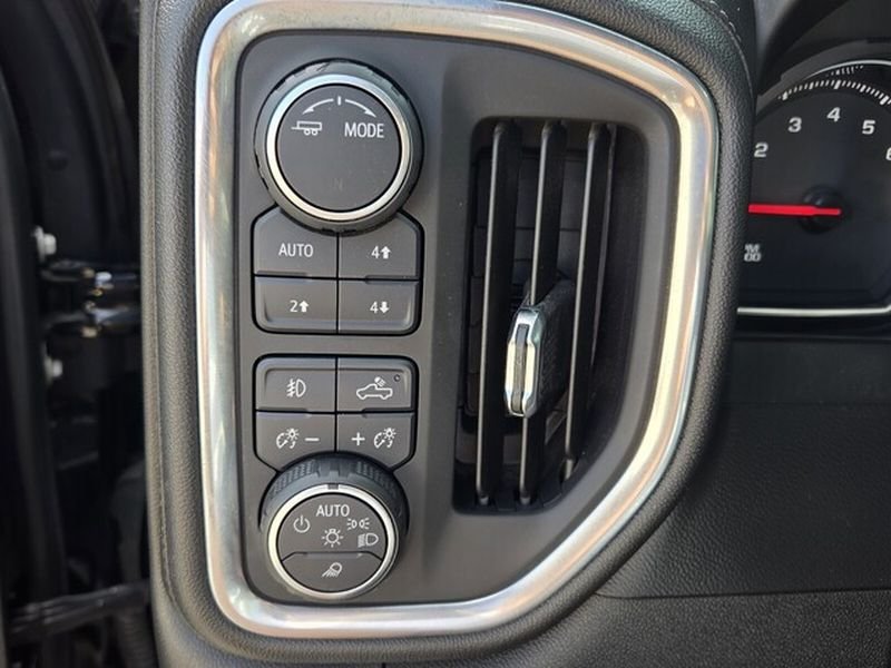 Used 2021 Chevrolet Silverado 2500 LTZ w/ LTZ Plus Package AWD/4WD image 30