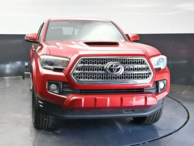 Used 2016 Toyota Tacoma TRD Sport w/ Towing Package RWD image 2