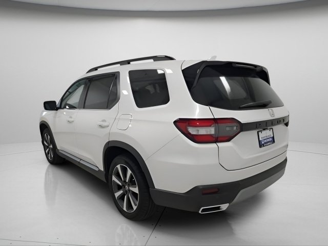 Used 2025 Honda Pilot Touring image 12
