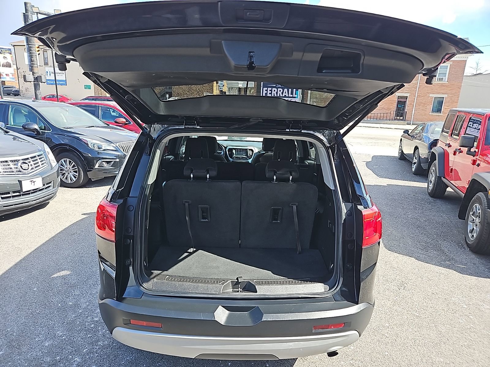 Used 2019 GMC Acadia SLE image 17