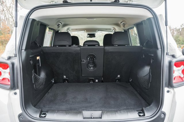 Used 2019 Jeep Renegade Latitude w/ Cold Weather Group image 19