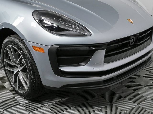 Certified 2026 Porsche Macan AWD/4WD image 37