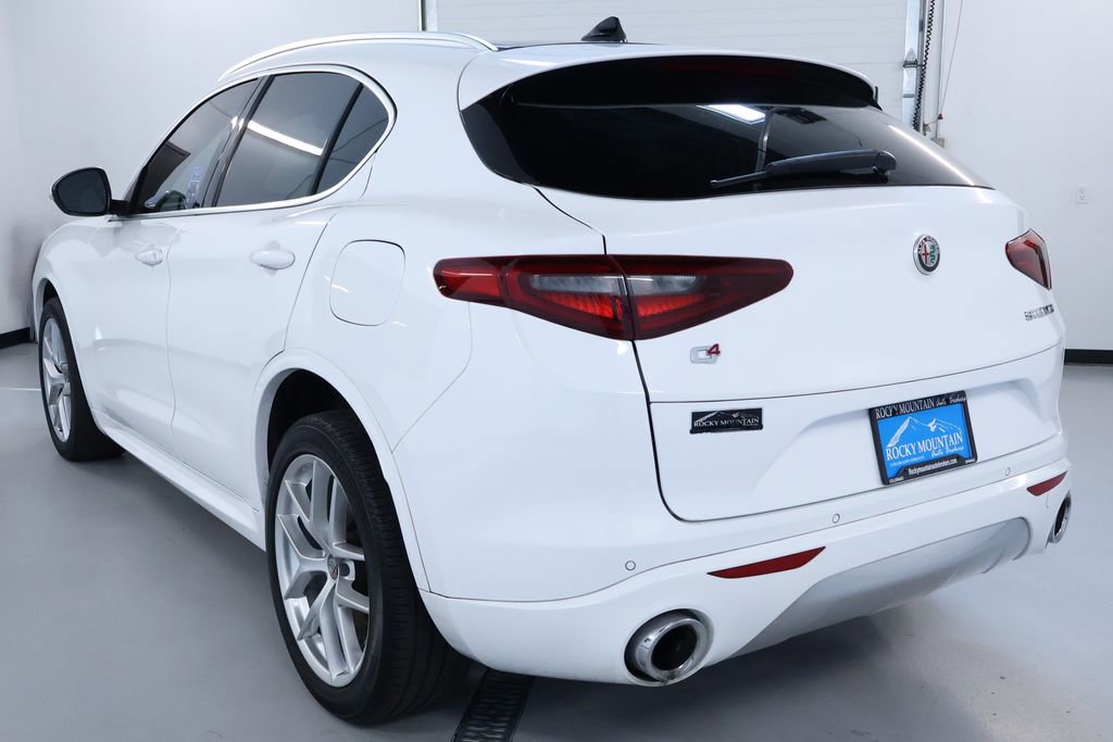 Used 2021 Alfa Romeo Stelvio Ti image 5