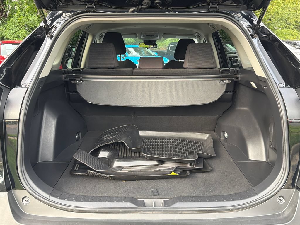 Used 2022 Toyota RAV4 LE AWD/4WD image 7