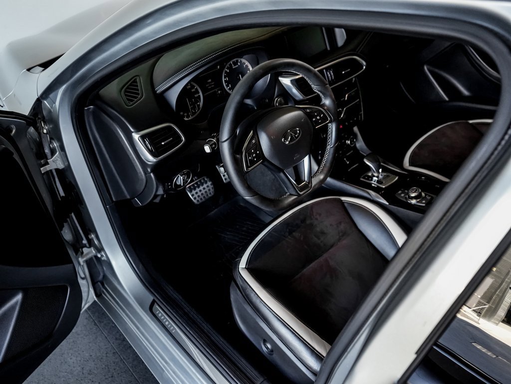 Used 2018 INFINITI QX30 Sport image 4