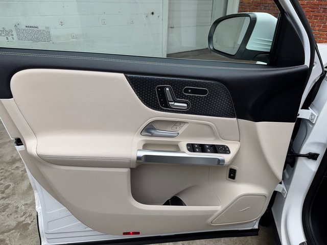 Used 2025 Mercedes-Benz GLB 250 4MATIC image 10