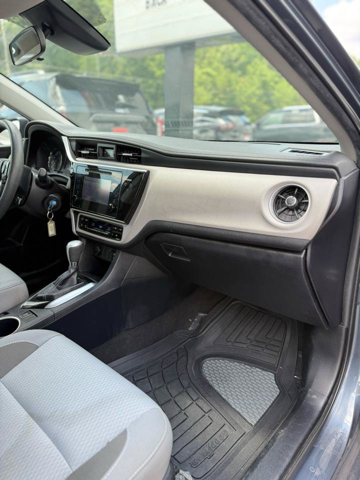 Used 2017 Toyota Corolla LE FWD image 10