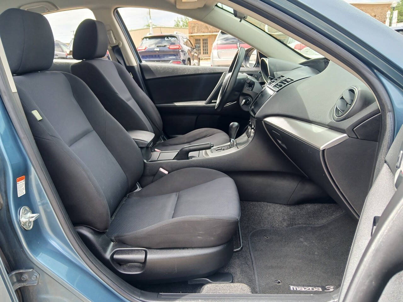 Used 2011 MAZDA MAZDA3 i Touring FWD image 9