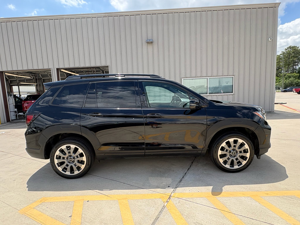 Certified 2024 Honda Passport Black Edition image 9